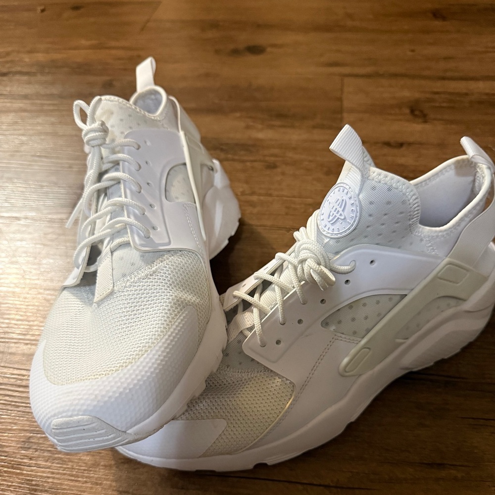 Nike Air Huarache (triple white)